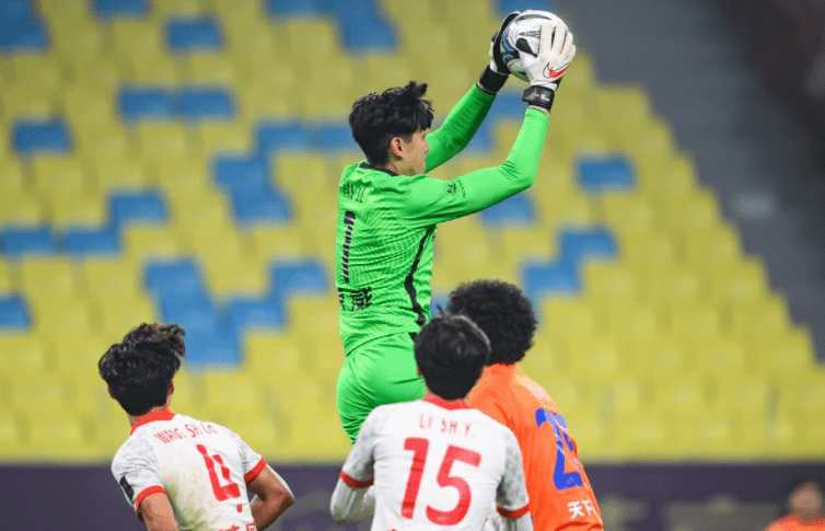 球盟会官网-关于从里昂今晚外线爆发到今晚辽宁本钢单刀错失，上海海港转会期更衣室发声的信息